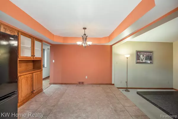 Troy, MI 48083,2704 Berkshire Drive