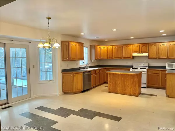 Attica, MI 48412,1637 S Lake Pleasant Road