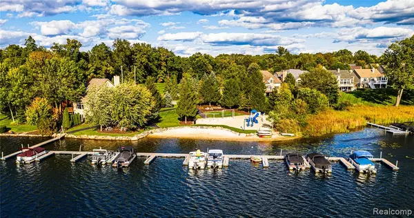 2700 Court N Lane, Howell, MI 48843