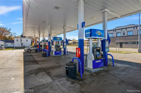 Mount Clemens, MI 48043,186 N Gratiot Avenue