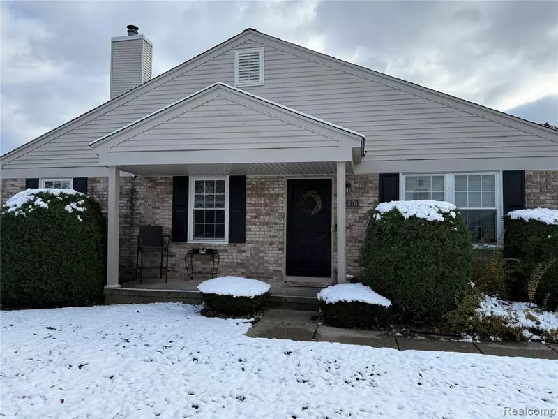 15870 Charleston Drive, Clinton Twp, MI 48038