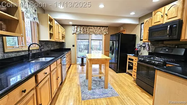 Pinckney, MI 48169,10082 BEECHWOOD Drive