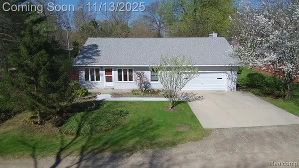 10082 BEECHWOOD Drive, Pinckney, MI 48169