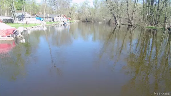 Pinckney, MI 48169,10082 BEECHWOOD Drive