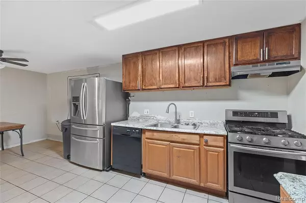 Romulus, MI 48174,9274 Chamberlain Street