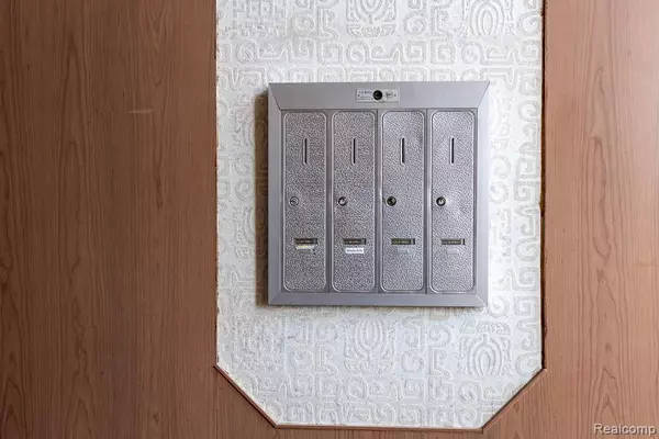 Bloomfield Hills, MI,4047 W MAPLE Road