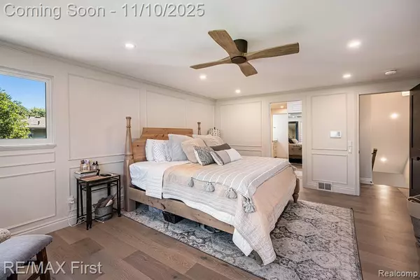 34 Putnam Place, Grosse Pointe Shores, MI 48236