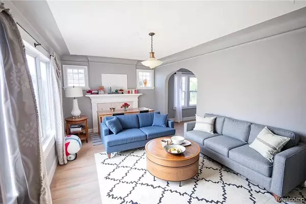 Detroit, MI 48213,12737 Promenade