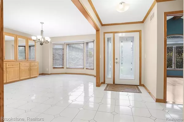 Shelby Twp, MI 48317,8948 Chestnut Run Drive