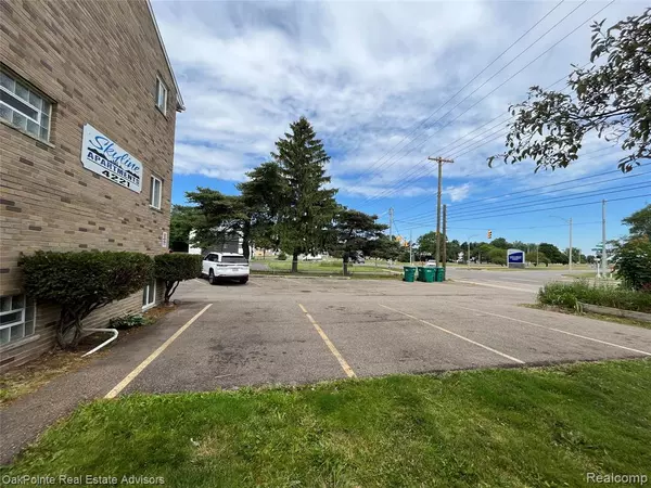 Lansing, MI 48906,4221 N Grand River Avenue