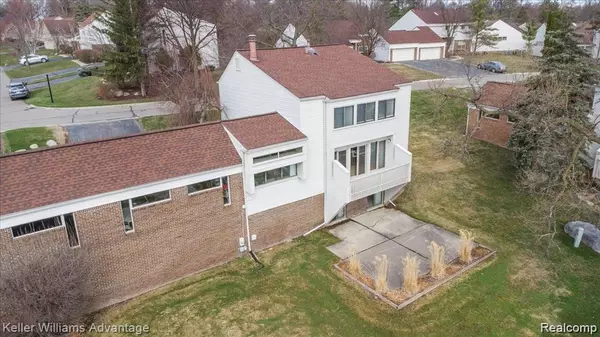 West Bloomfield, MI 48323,5321 Fairway Lane