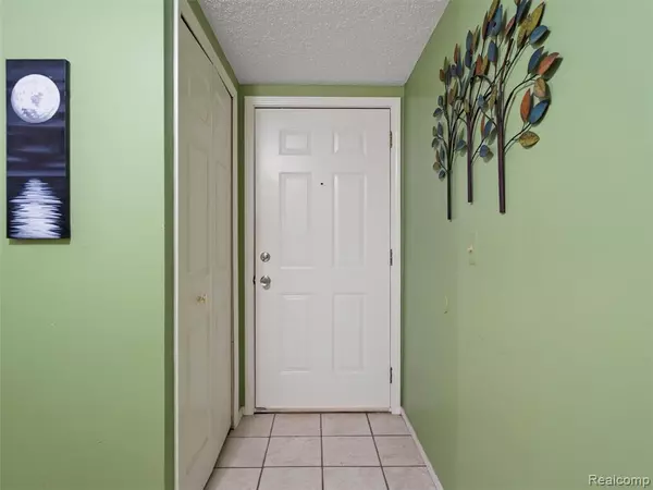 Waterford, MI 48329,4970 Oak Hill Drive