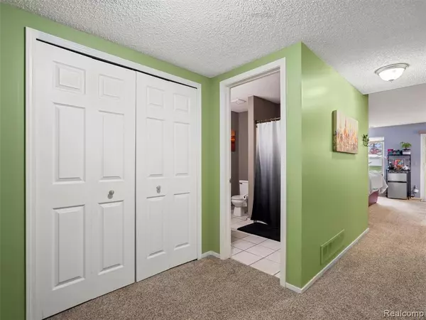 Waterford, MI 48329,4970 Oak Hill Drive