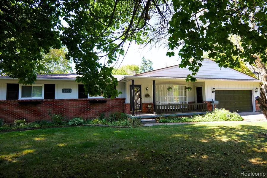 1227 N Jackson Street, Lapeer, MI 48446