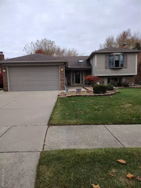 15537 Valerie N Drive, Macomb, MI 48044