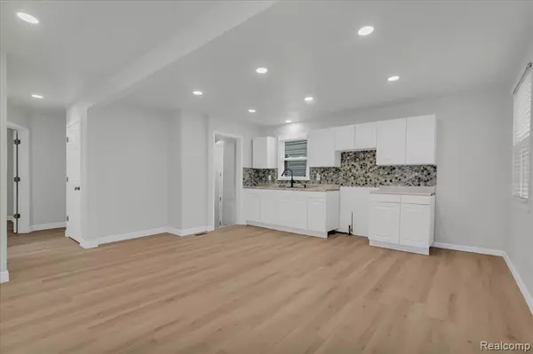 Detroit, MI 48228,8878 Lauder Street