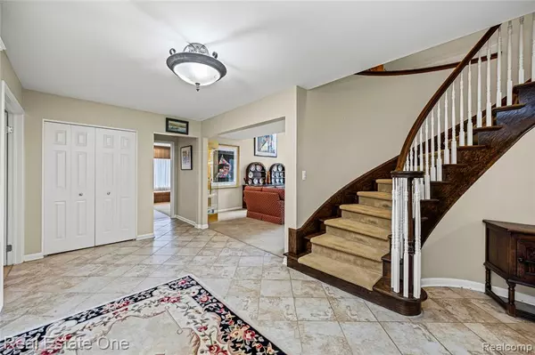 West Bloomfield, MI 48323,3075 Bloomfield Park Drive