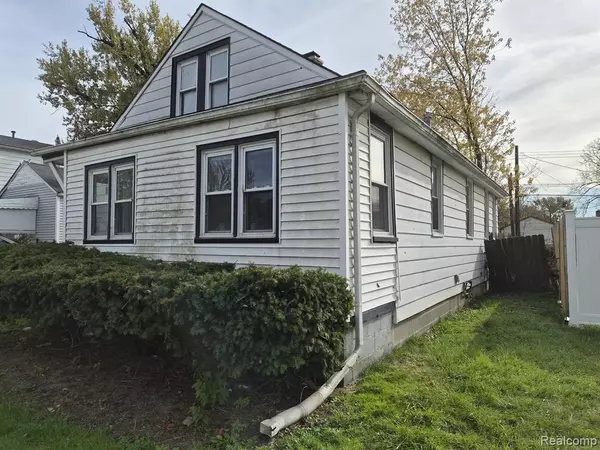 7092 Meadow Avenue, Warren, MI 48091