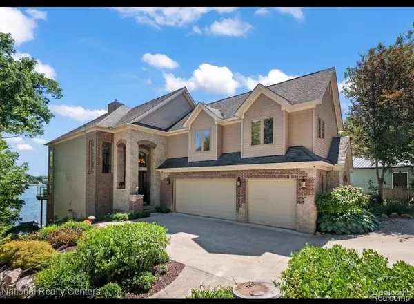 5719 Lakeview Boulevard, Goodrich Vlg, MI