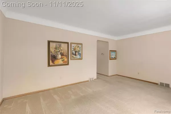 Eastpointe, MI 48021,18258 Empire Avenue