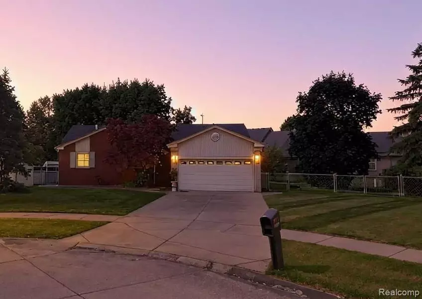 28688 Oldbridge Circle, Chesterfield, MI 48047