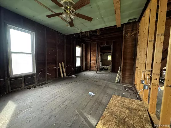 Lansing, MI 48912,637 S Clemens Avenue