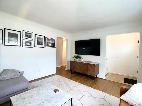 Royal Oak, MI 48067,421 N Edgeworth Avenue