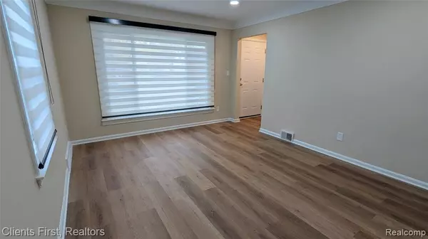 Redford, MI 48240,17714 Five Points Street