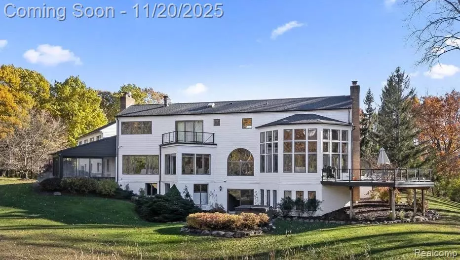 5764 Bloomfield Glens Road, West Bloomfield, MI