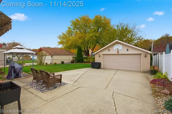 Canton, MI 48188,875 Meadowlake Road