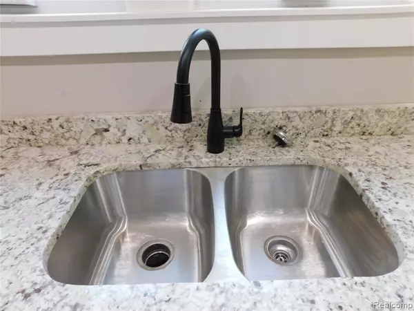 Detroit, MI 48219,21145 Santa Clara