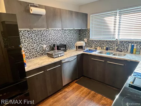 Royal Oak, MI 48073,4859 MANSFIELD Avenue