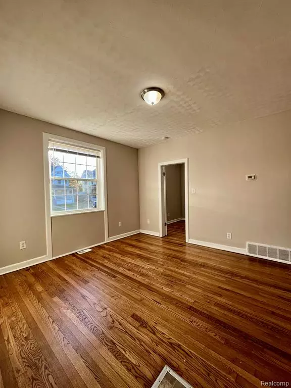 Wyandotte, MI 48192,216 Poplar Street