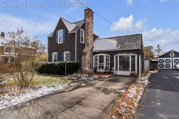 108 Washington Street, Holly, MI 48442