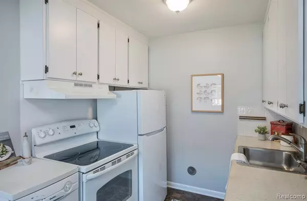 Royal Oak, MI 48073,2125 Clawson Avenue