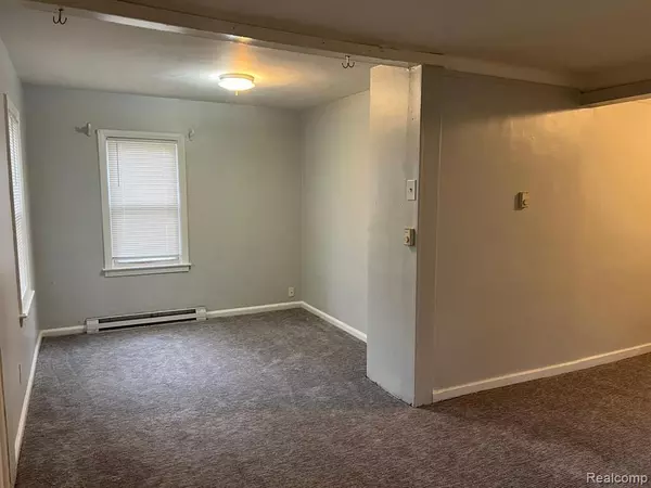 Southfield, MI 48033,23217 HELEN Street