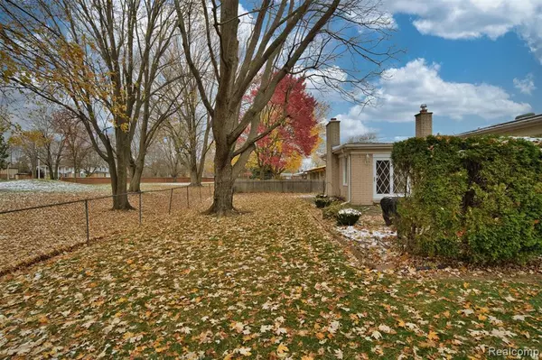 Warren, MI 48093,32845 Northampton Drive