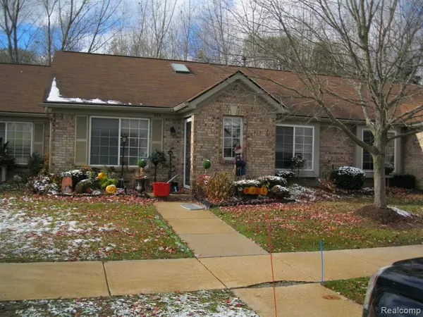 323 Countryside Court, Highland, MI