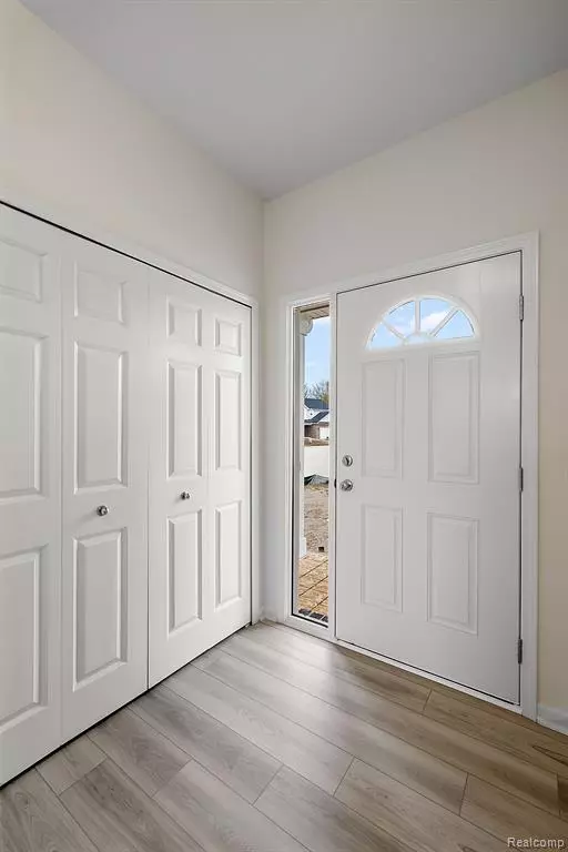 South Lyon, MI 48178,58640 Losino Drive