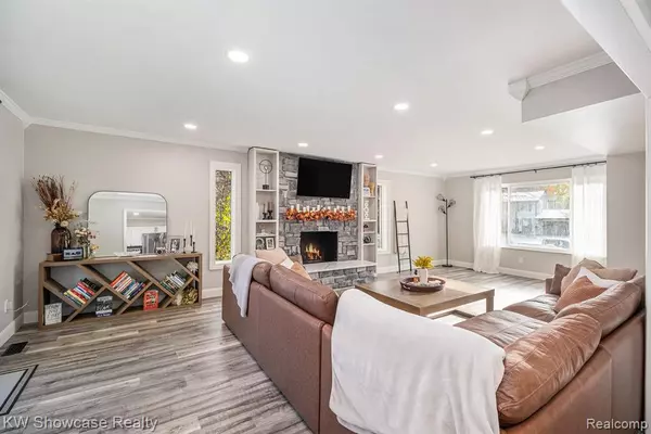 Waterford, MI 48327,7936 Rampart Trail