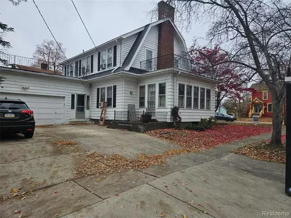 Howell, MI 48843,303 W Washington Street