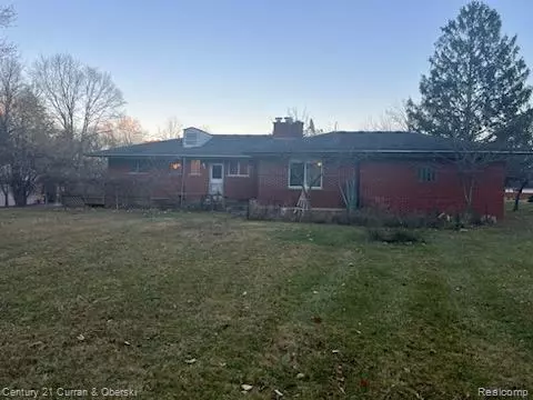 6886 E Nashway, West Bloomfield, MI