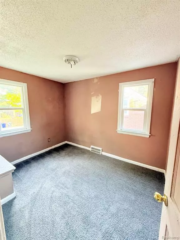 Detroit, MI 48212,12877 Dwyer Street