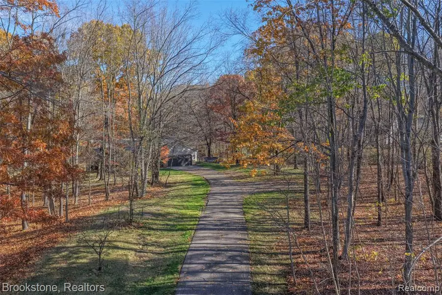 16567 DIXIE Highway, Davisburg, MI 48350