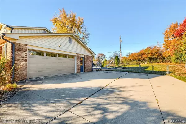 Grand Blanc, MI 48439,12882 Croftshire Drive