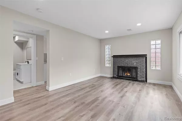 Saint Clair Shores, MI 48082,23601 Glenbrook Street