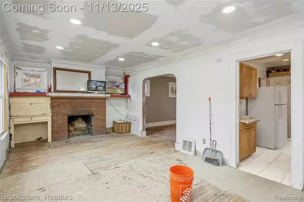 Detroit, MI 48227,15871 Winthrop Street