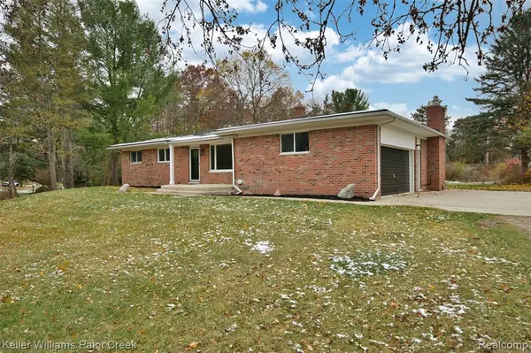 108 Menasha Trail, Lake Orion, MI 48362