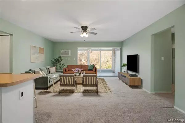 Farmington, MI 48336,32010 Grand River Avenue