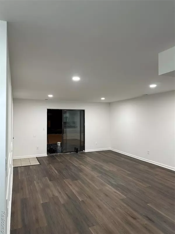 Clinton Twp, MI 48036,38519 WELLINGTON Drive